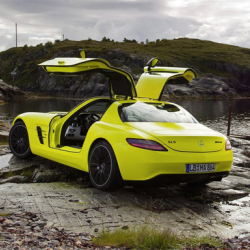 Mercedes-Benz SLS E-Cell  Puzzle